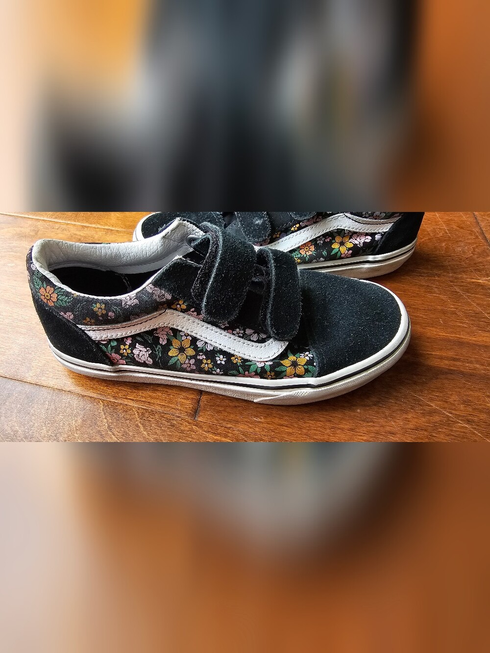 Girls 2.5 Vans Kids Black Floral Velcro Sneakers with White Stripe